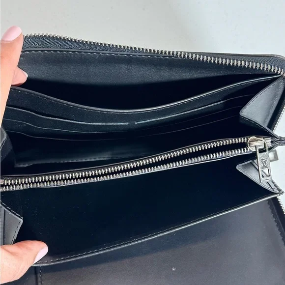 Louis Vuitton Utah Black Leather Organizer Wallet